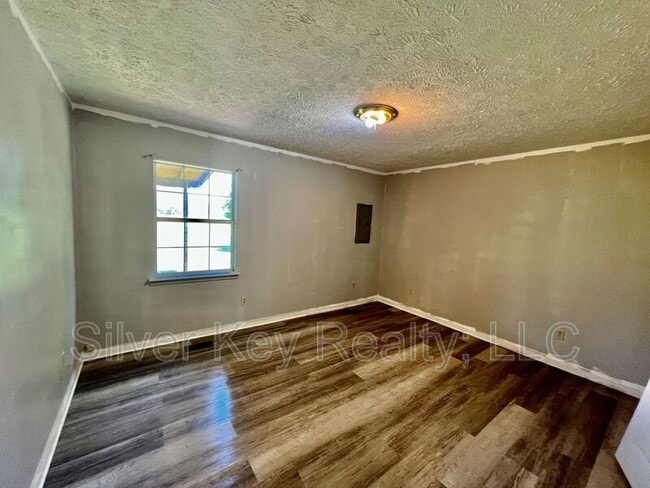 Building Photo - 210 Chota Vw