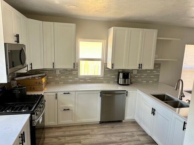 Building Photo - 305 2nd St NW