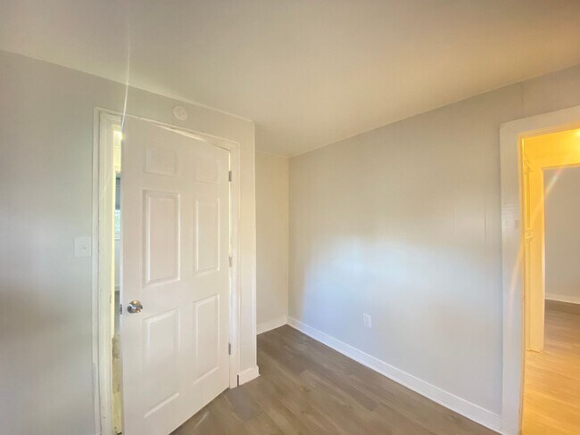 Building Photo - 30 Thorwald Ave