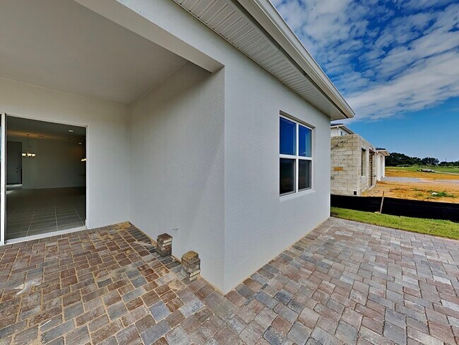 Building Photo - 15709 Vetta Dr