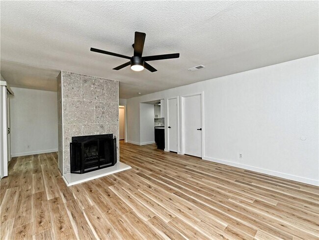 Building Photo - 1509 Oak Heights Dr