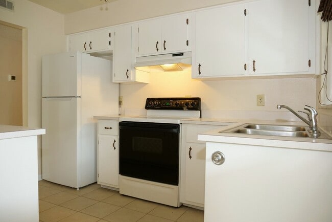 Building Photo - Clean, Bright & Move-In Ready! 3-Bedroom H...