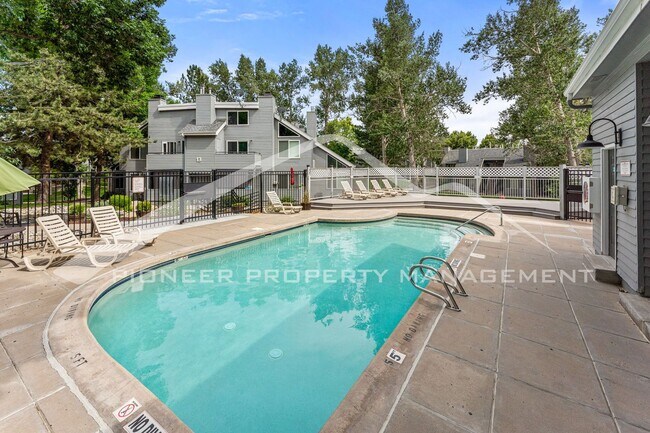 Building Photo - 8500 E Jefferson Ave