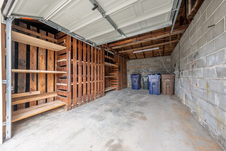 Building Photo - 851 S 54th St