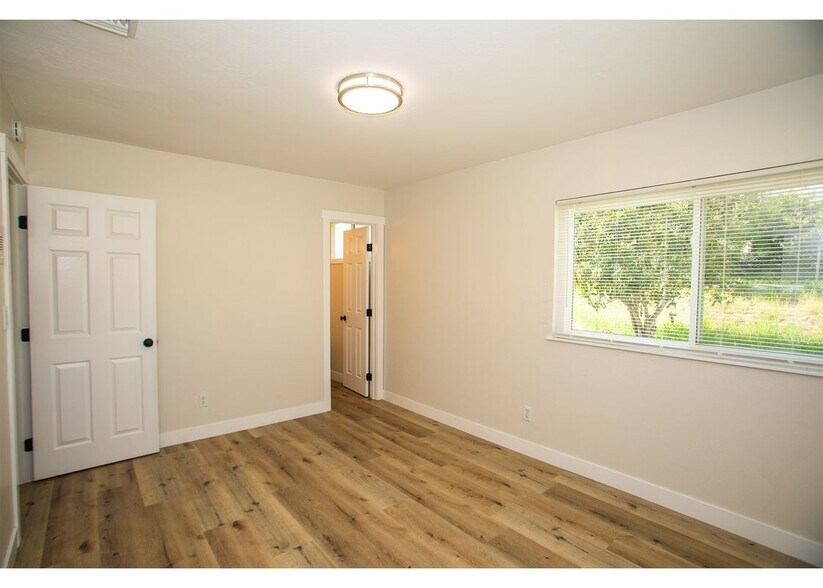 Building Photo - 496 W 48th St