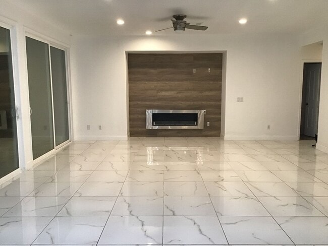 Building Photo - 5701 W Country Ave