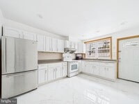 Building Photo - 628 McClellan St