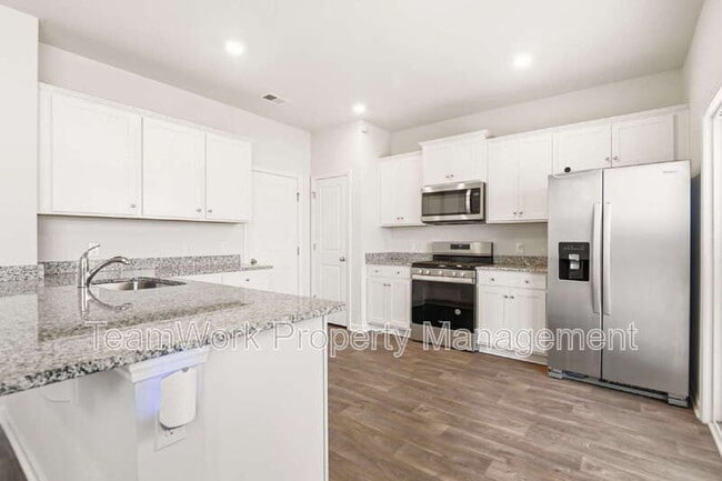 Building Photo - 806 Lilyford Ln