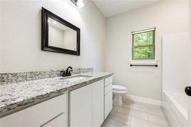 Building Photo - 19 Theale Ln