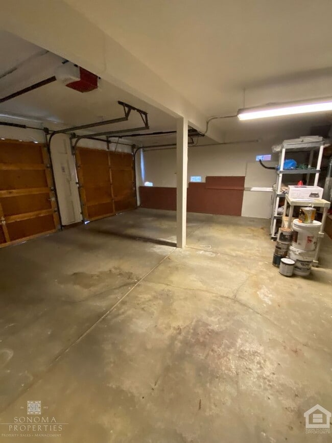 Building Photo - City Meets Serenity – Hillside 3bd/2ba Hou...