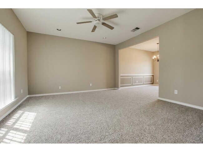 Building Photo - 137 W Clubview Ct