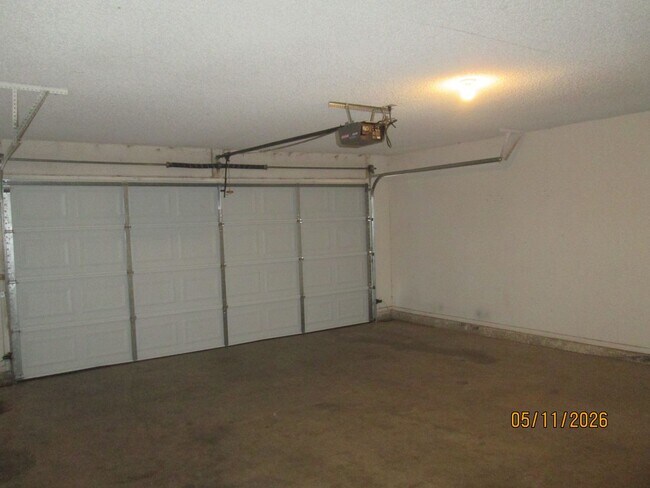 Building Photo - HOUSE - 3 Bedrooms, 2 Bath, 2 Car Garage
