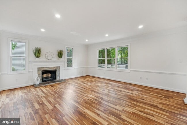 Building Photo - 4 Yellow Plum Ct