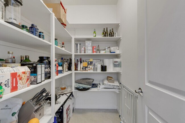 Building Photo - Luxurious Home in Henderson’s Desirable 89052 Community!