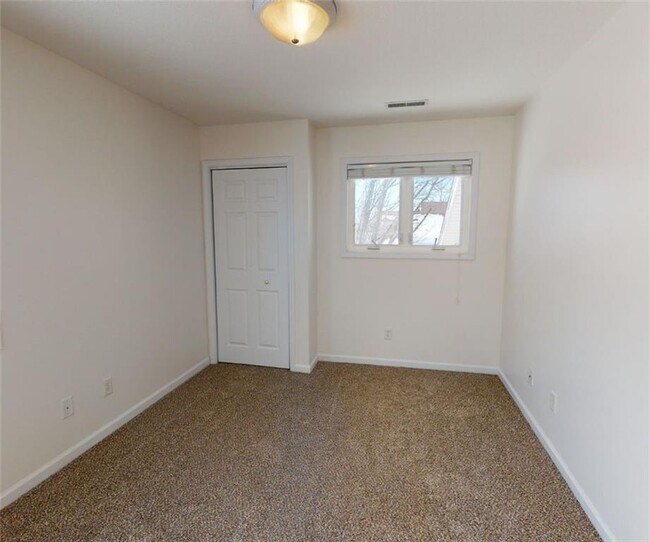 Building Photo - 502 Spitler Park Plaza