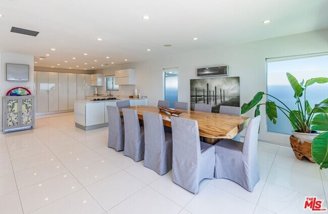 Building Photo - 26050 CA-1