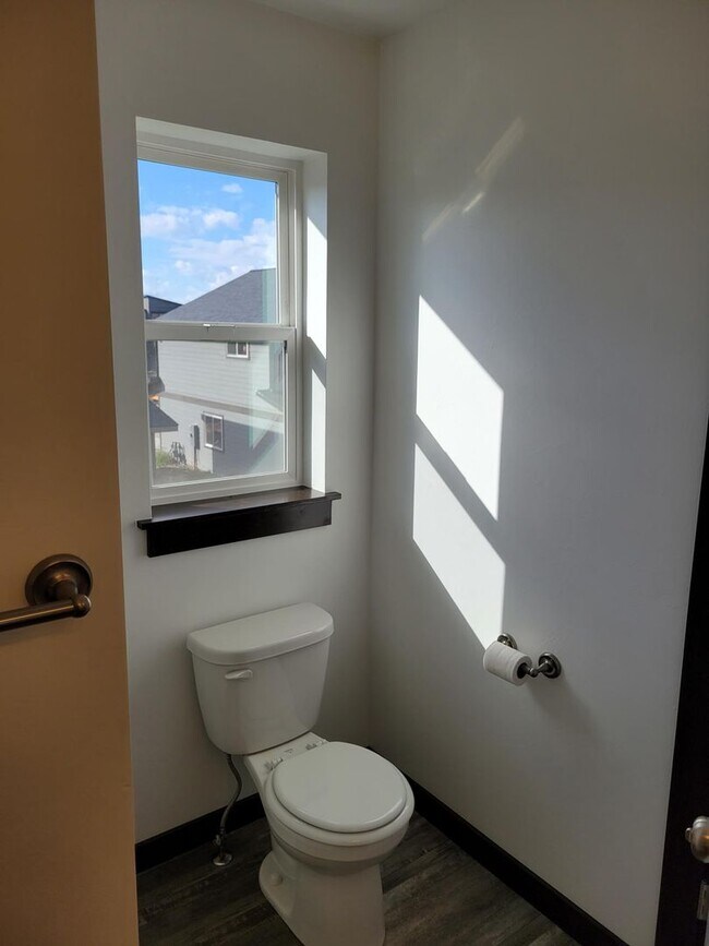 Building Photo - 3 Bedroom 2 1/2 Bathroom Townhouse- NEWLY BUILT-