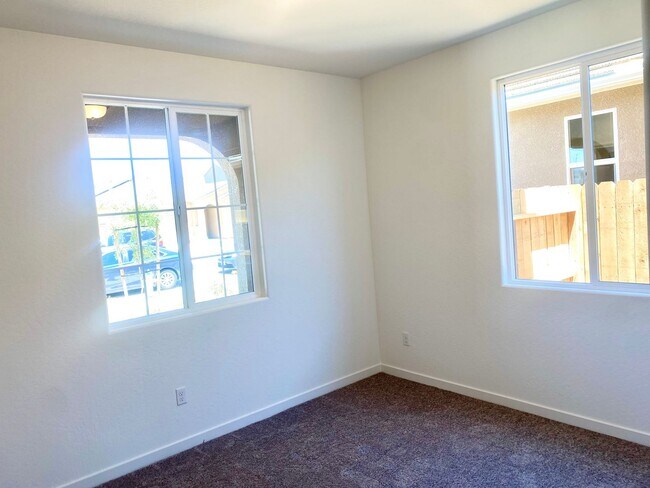 Building Photo - 5 Bedroom In Clovis Unified School District