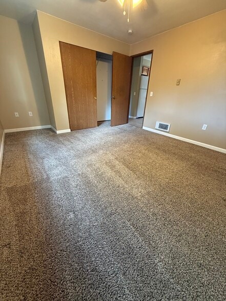 Building Photo - 712 Avenue B