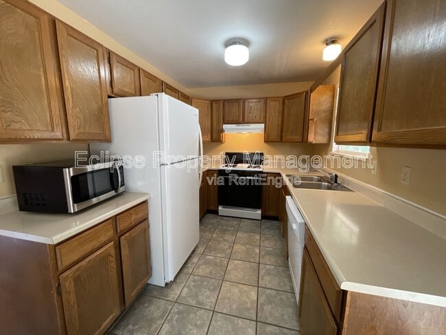 Building Photo - 626 Meadowood St