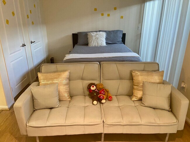 Living space - 900 W Temple St