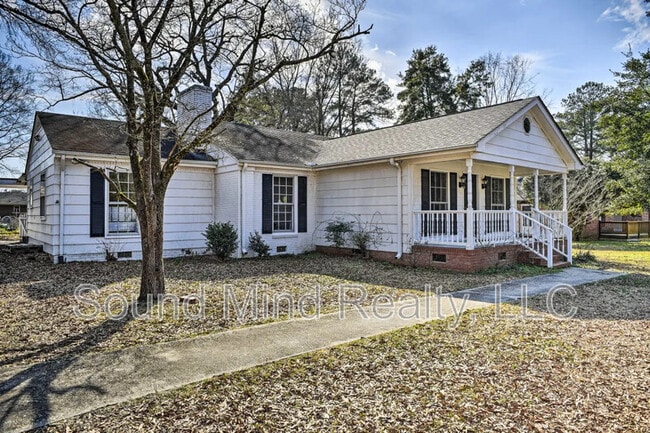 Building Photo - 144 Parkwood Cir