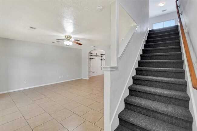 Building Photo - 1811 Adobe Falls Dr
