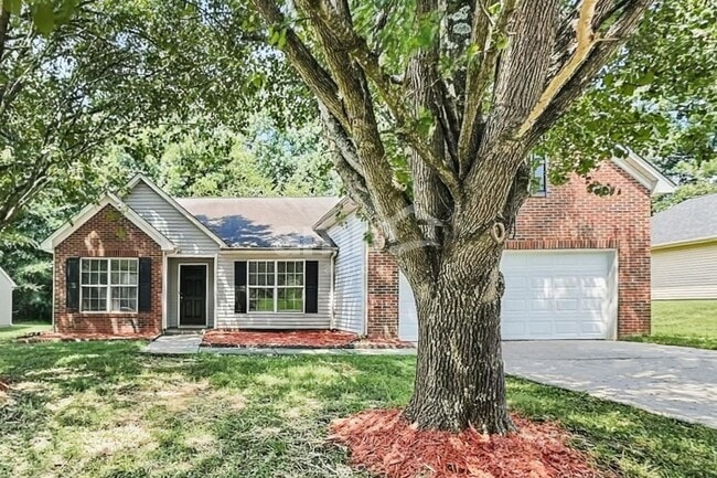 Building Photo - 10921 Gardenia St
