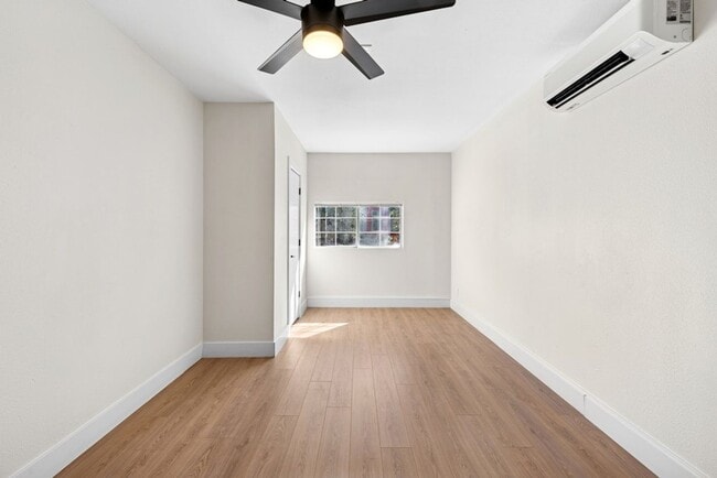 Building Photo - Newly Remodeled Duplex Great Location!