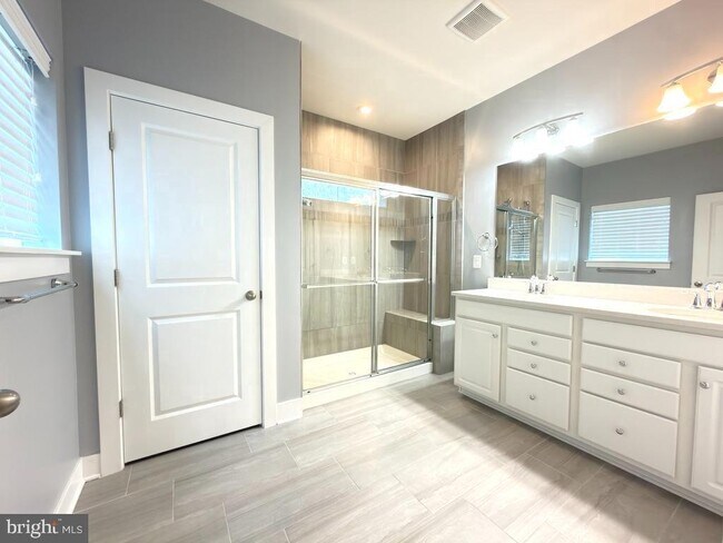 Building Photo - 2512 Buckthorn Dr
