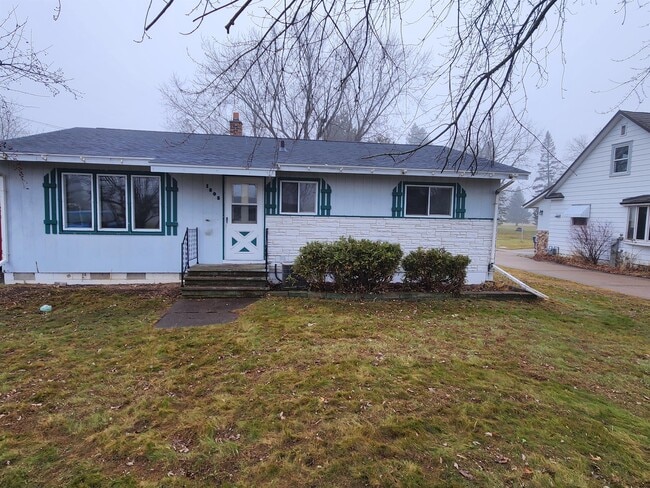 Building Photo - 1805 5th Ave
