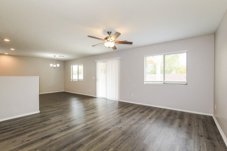 Building Photo - 3035 S 85th Dr