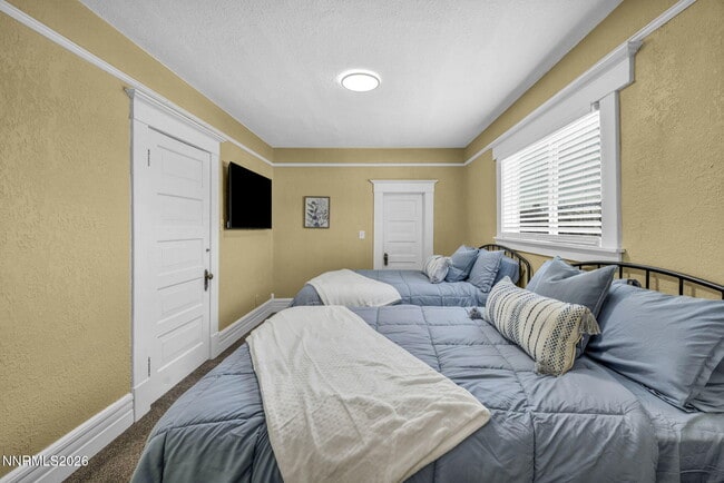 Building Photo - 35 W 8th St