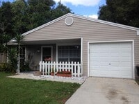 Building Photo - 2747 Kavalier Dr