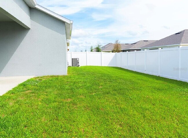 Building Photo - 445 Silver Palm Dr