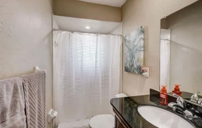 Building Photo - Charming 3/2 Duplex in West Bradenton with Private Yard and Carport