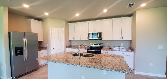 Building Photo - 4-Bedroom, 2.-Bathroom in Winter Haven ***MOVE-IN SPECIAL/50% OFF 2ND MONTH***