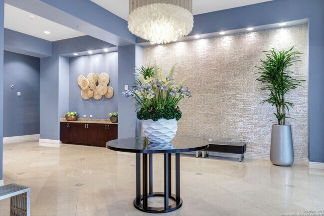 Building Photo - GORGEOUS FURNISHED CONDOMINIUM WITH GREAT ...