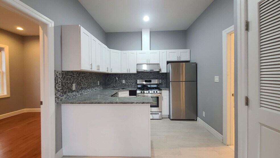 Building Photo - 100 Griffith St