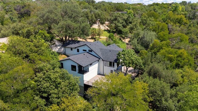 Building Photo - 620 Bermuda St