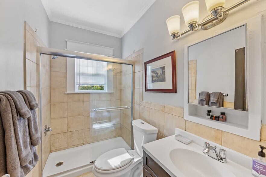 Building Photo - 2101 Kirkwood Ave