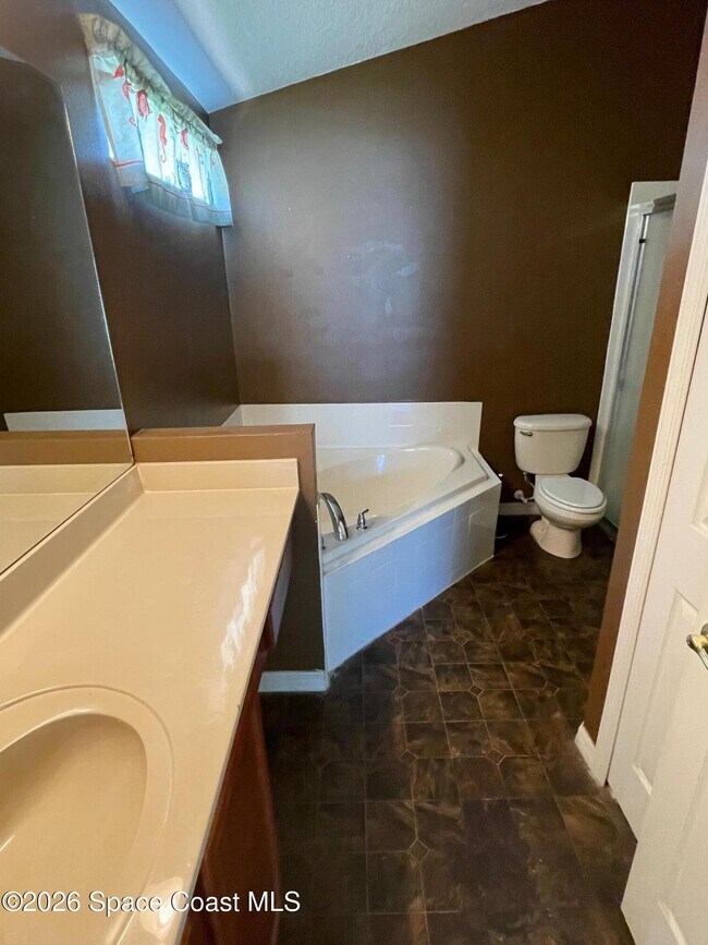 Building Photo - 1897 Gould Ave SW