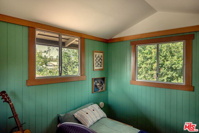 Building Photo - 1480 N Mentor Ave