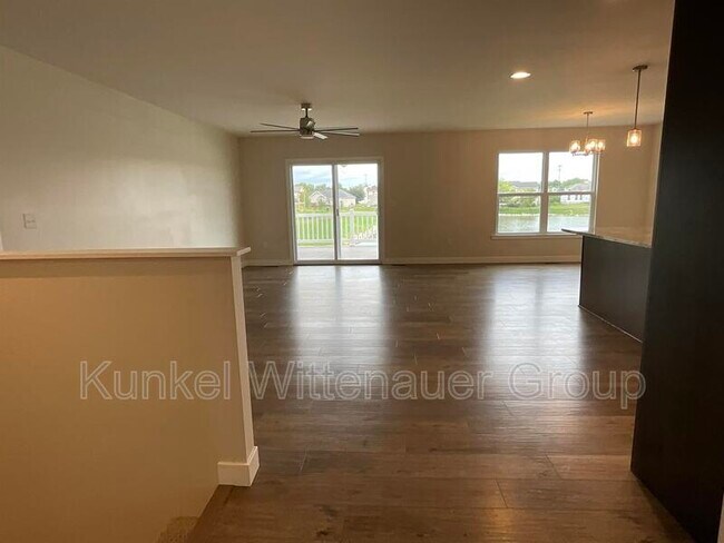 Building Photo - 808 Applewood Creek Dr