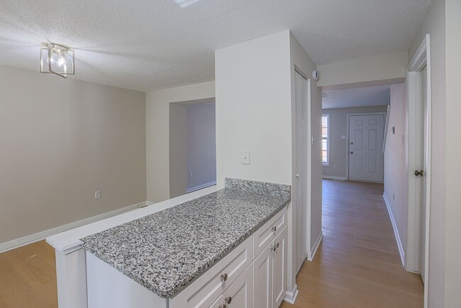 Building Photo - JUST RENOVATED Huge 3 bedroom 3 bathroom t...