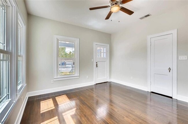 Building Photo - 811 1/2 E 38th St