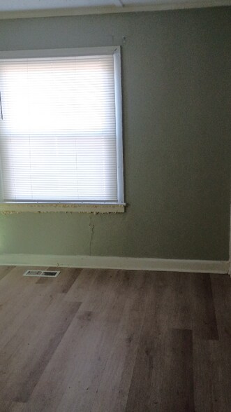 Building Photo - 3566 McKenzie Dr