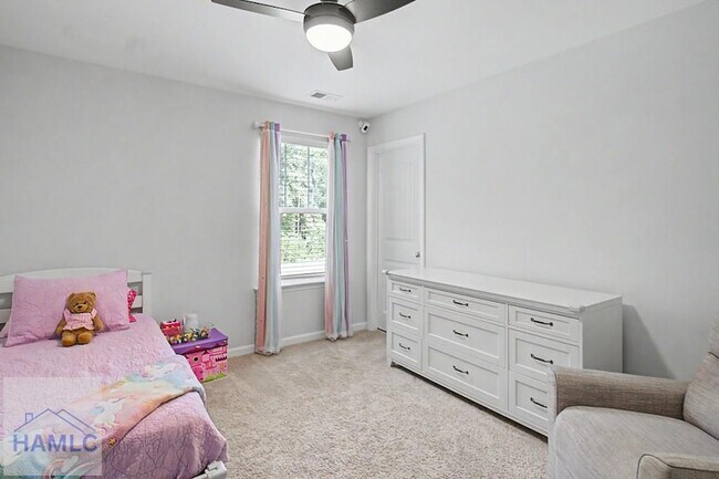 Building Photo - 160 Spring Hill Dr