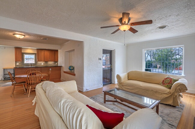 Building Photo - 618 Sycamore St NE