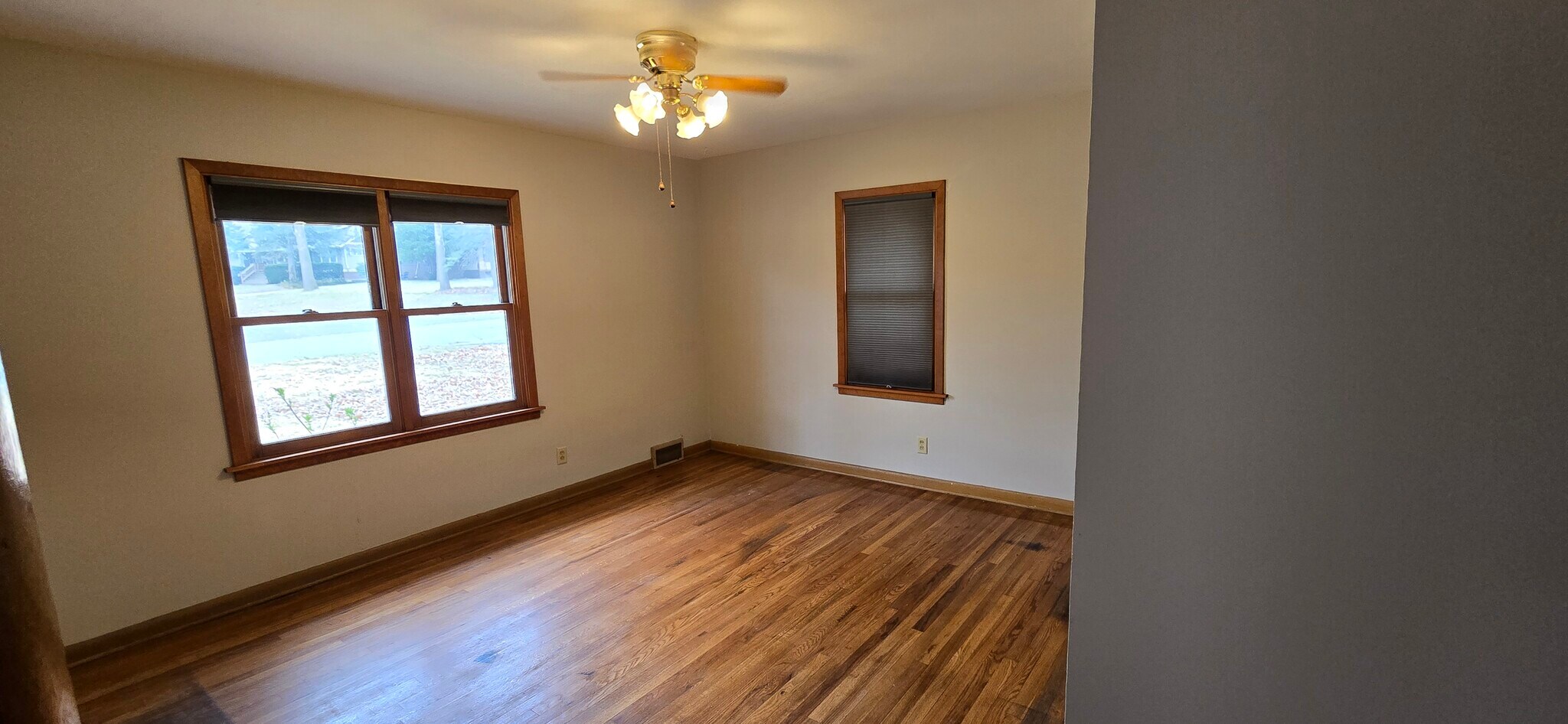 Building Photo - 2027 Glenbrook Dr